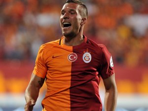 Podolski'den Fenerbahçelileri kızdıran paylaşım!