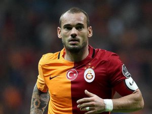 Everton Sneijder'in peşinde
