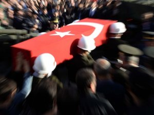 Ağır yaralanan asker şehit oldu