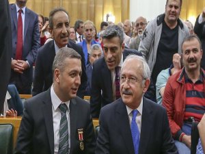 AK Parti'den CHP grubundaki sloganlara suç duyurusu