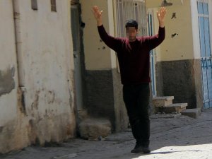 Bingöl'de 1 terörist teslim oldu