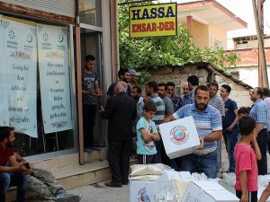 Suriyeli 300 aileye gıda kolisi dağıtıldı