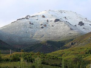 Erzincan'a mayıs ayında kar yağdı