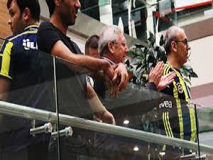 Aziz Yıldırım, Galatasaray taraftarını alkışladı!