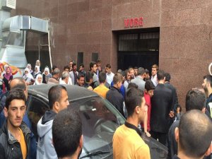 PKK'lılar silahla vurdukları muhtarı aracında yaktı