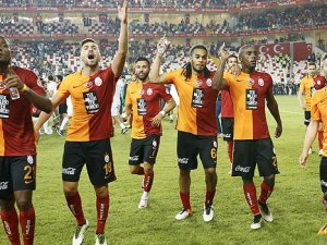 Ünlü futbolcu Galatasaray'a veda etti