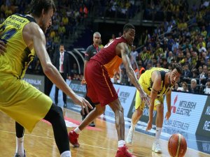Fenerbahçe, Galatasaray'a sahasında yine geçit vermedi