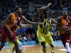 Basketbolda derbi heyecanı sürüyor