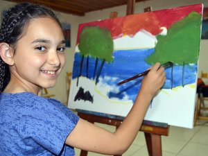 "Küçük ressam"ın tablolarına ilgi