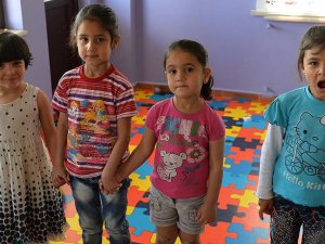 'Savaşın yetimleri'ne sağlıkçılar sahip çıkıyor