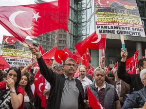 Almanya'da Türklerden Ermeni iddiaları oylamasına protesto