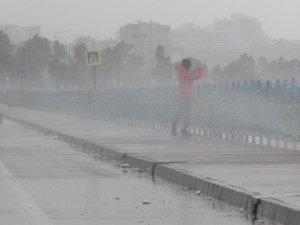 Meteorolojiden kuvvetli rüzgar ve dolu uyarısı