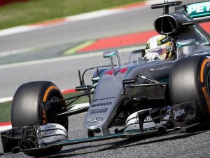Hamilton bu sezon ilk kez birinci