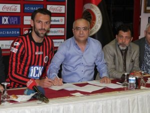 Vedat Muric imzayı attı