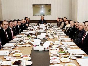 Başbakan Yardımcısı Kurtulmuş gazetecilerle bir araya geldi