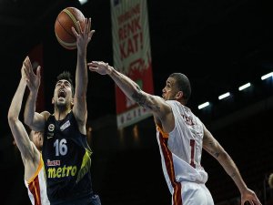 Fenerbahçe finalde Anadolu Efes'in rakibi oldu