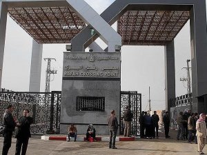 Refah Sınır Kapısı 'geçici' olarak açıldı