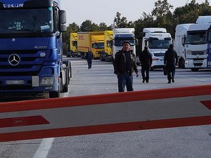 Rus tır sürücülerine vize zorunluluğu başladı