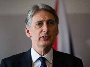 Hammond: Suriye'de havadan insani yardım artık son çare oldu