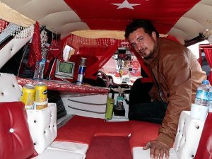 Otomobilini 'Kartal Palas'a çevirdi