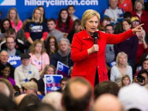 Clinton: Trump’ı başkumandanımız yapmak tarihi bir hata olur