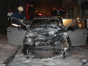 İstanbul'da 3 otomobil ve bir hafriyat tırı kundaklandı