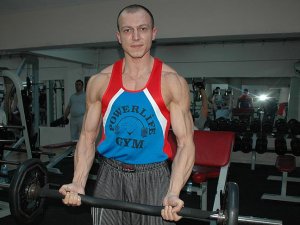 Şampiyonun günde 2 kilo tavuk 25 yumurta alması gerekiyor