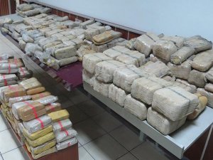 Forklift tekerleğine gizlenmiş 309 kilogram eroin bulundu