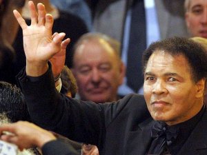 Efsanevi boksör Muhammed Ali hayatını kaybetti
