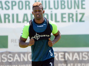Atiker Konyaspor Dossa Junior için her teklife açık