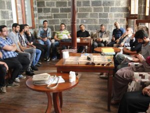 Sur'un tarihi mekanlarında 'şiir' zamanı