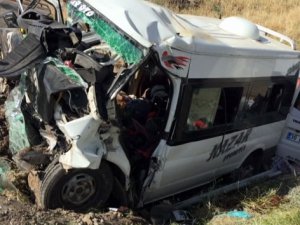 Diyarbakır'da feci kaza: 6 ölü, 4 yaralı