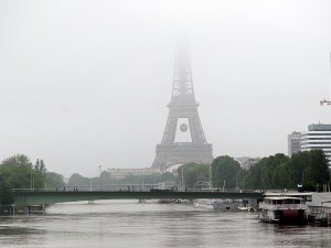 Paris’te su taşkını tehlikesi EURO 2016 öncesi planları alt üst etti