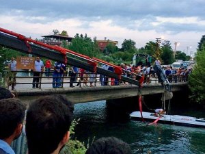 Geziye giden öğrenciler kaza yaptı: 14 ölü, 23 yaralı