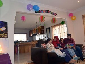 Çocuklarına ramazan bilinci vermek için 6 yıldır evini süslüyor