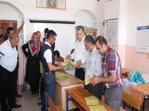 Ölen eşinin yerine muhtar seçildi