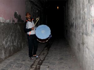 Surlular, ramazanda patlama ve silah yerine davul sesiyle uyandı