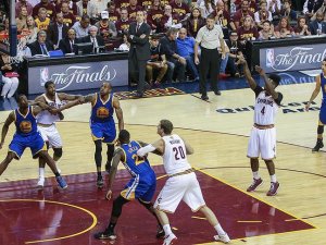 Warriors farkı 2'ye çıkardı