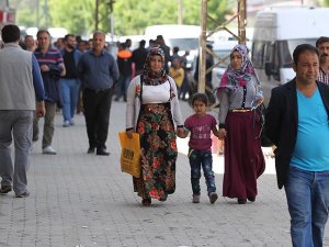 Yüksekova'ya bir haftada 30 bin kişi döndü