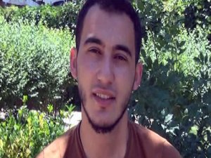 Yolda bulduğu çantanın sahibini arıyor