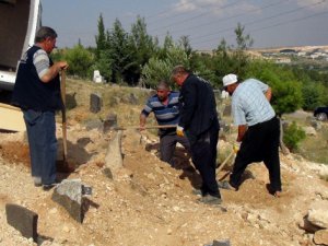 Ailesi onu reddedince kimsesizler mezarlığına gömüldü