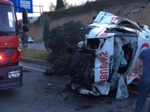 Hasta nakli yapan ambulans takla attı: 1 ölü, 3 yaralı