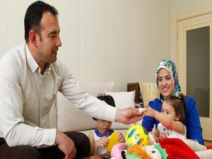 Yuvaları yıkılan çocuklara 'koruyucu melek' oluyorlar