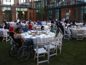 Suriyeli yetim çocuklar iftarda buluştu