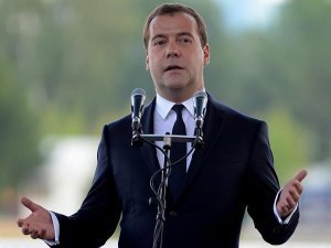 Rusya Başbakanı Medvedev’in 'dayanın' çağrısı şarkı oldu