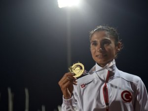 Arkadaş sürprizi madalya getirdi!