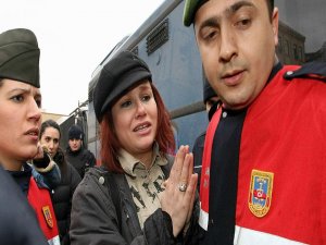 Şarkıcı Deniz Seki'nin yeniden yargılanma talebine ret