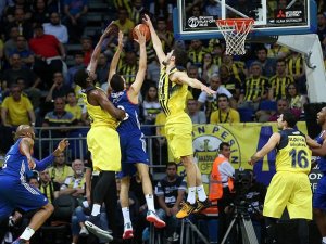 Fenerbahçe seride 2-1 öne geçti