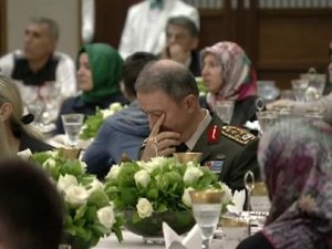 Erdoğan'ın konuşması Akar'ı duygulandırdı