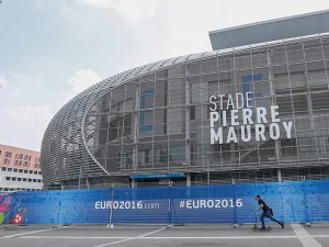 On farklı şehirdeki on statta EURO 2016 heyecanı